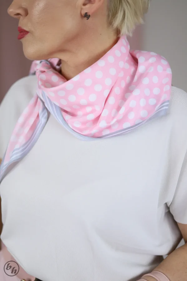 Gawroszka trójkąt- pudrowa groszki