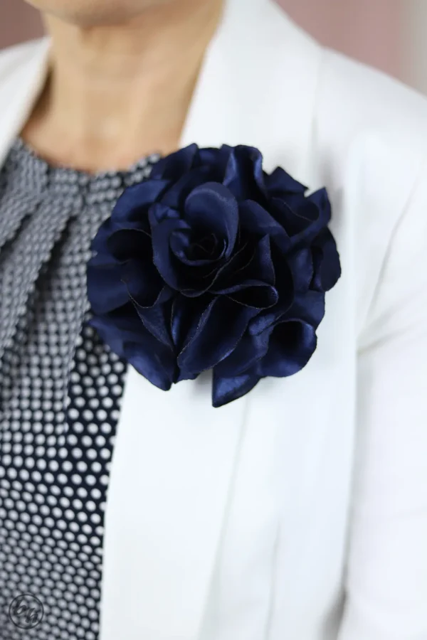 Broszka kwiat- granatowa